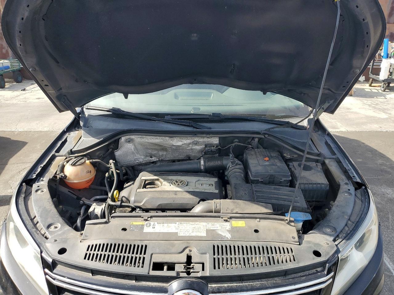 2013 Volkswagen Tiguan S - zdjęcie 11