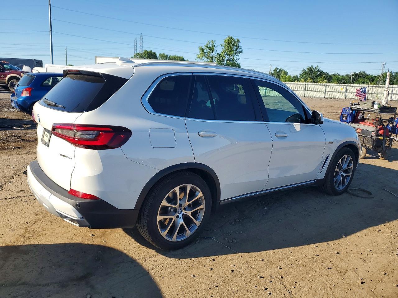 2023 BMW X5 xDrive45E - zdjęcie 3
