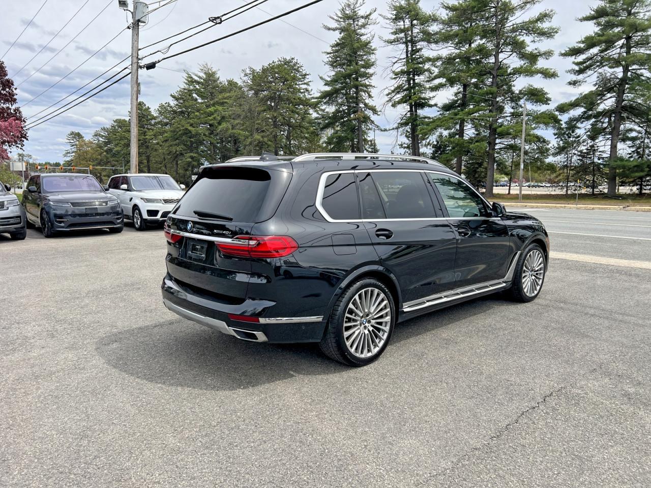 2021 BMW X7 xDrive40I - zdjęcie 4