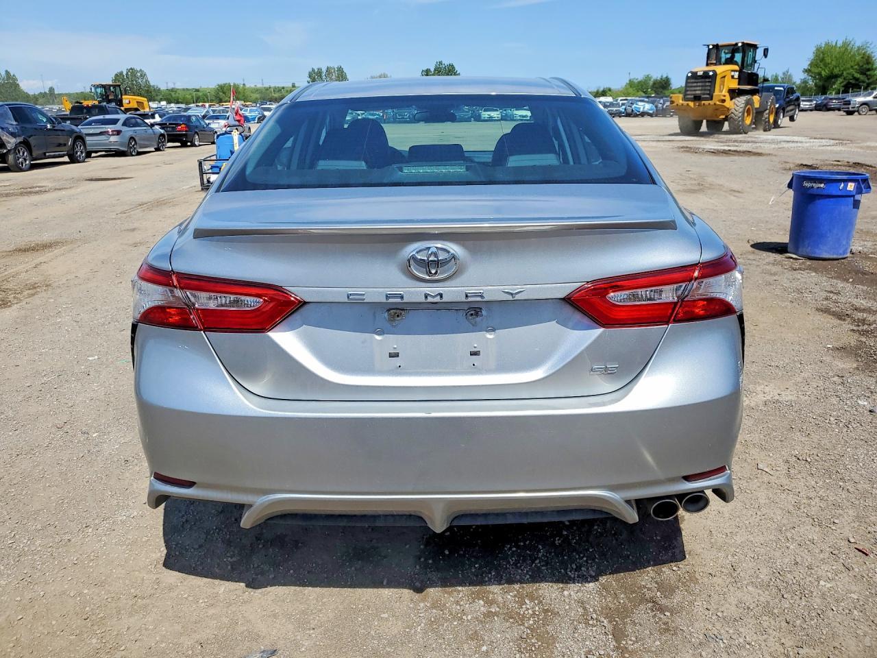 2022 Toyota Camry Se - zdjęcie 6