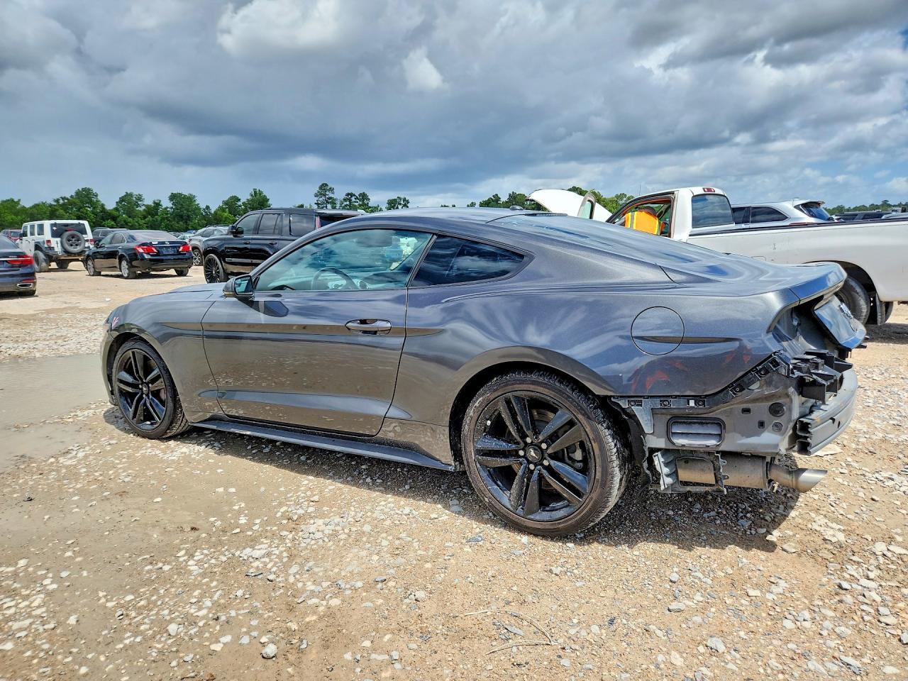 2017 Ford Mustang - zdjęcie 2