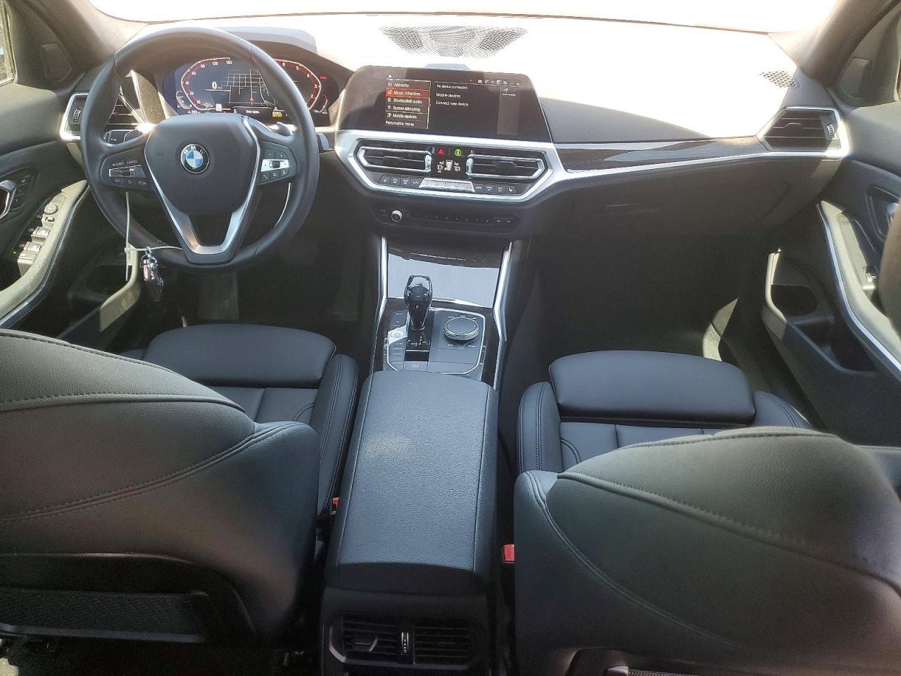 2020 BMW Seria 3 330i - zdjęcie 8
