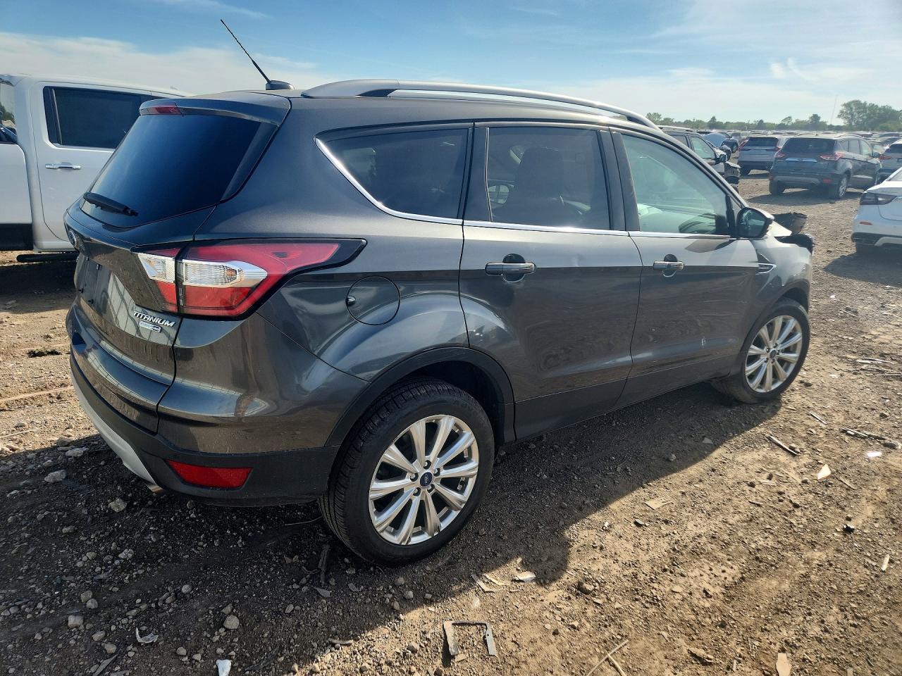 2017 Ford Escape Titanium - zdjęcie 3