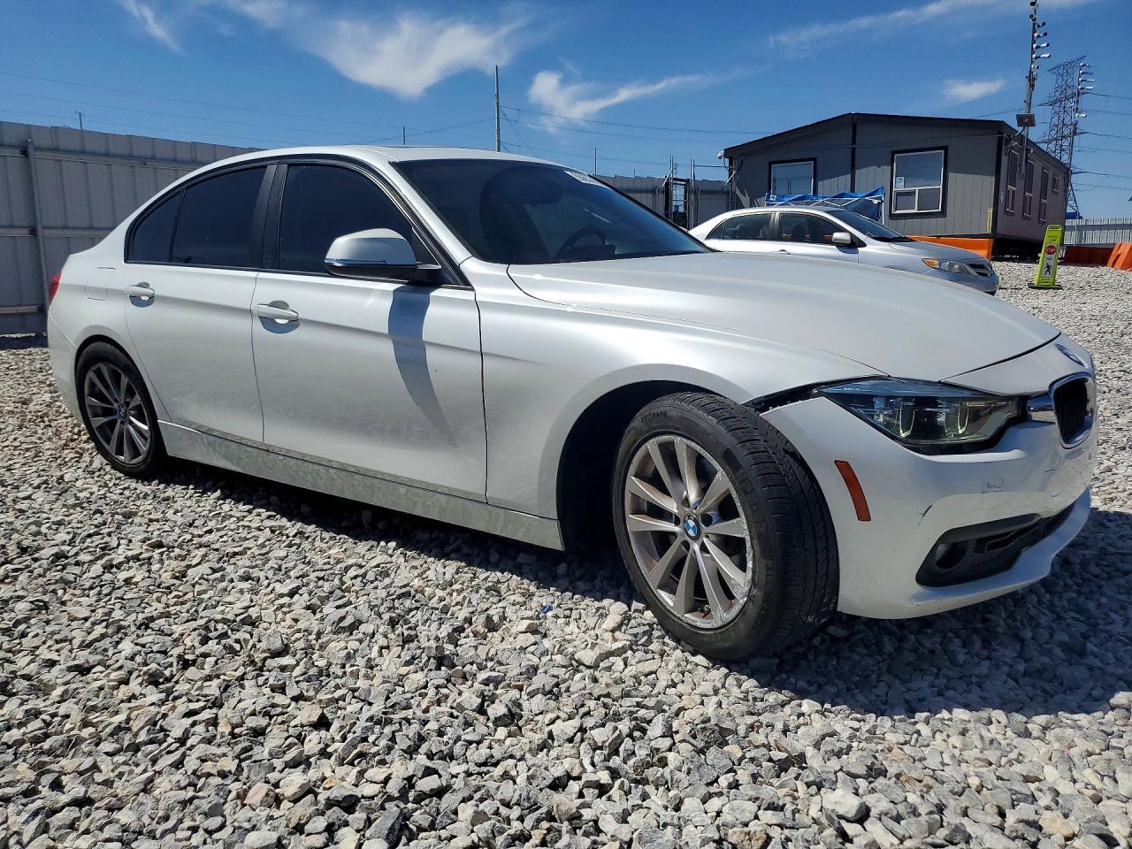 2018 BMW 320 I - zdjęcie 4