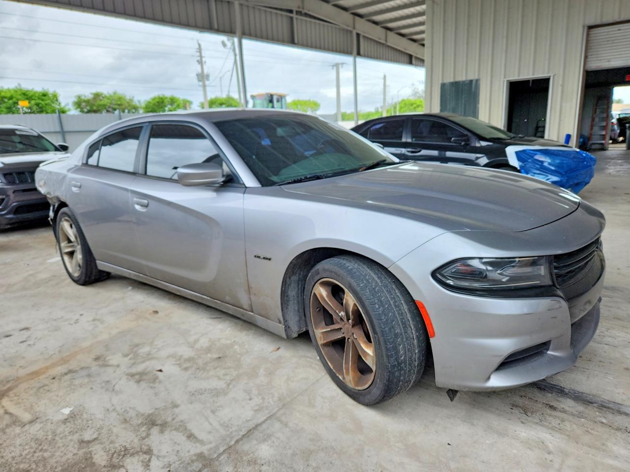 2017 Dodge Charger R - zdjęcie 4
