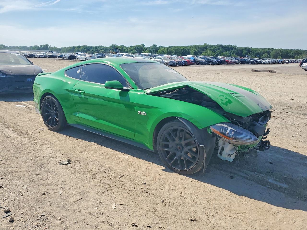 2019 Ford Mustang - zdjęcie 4