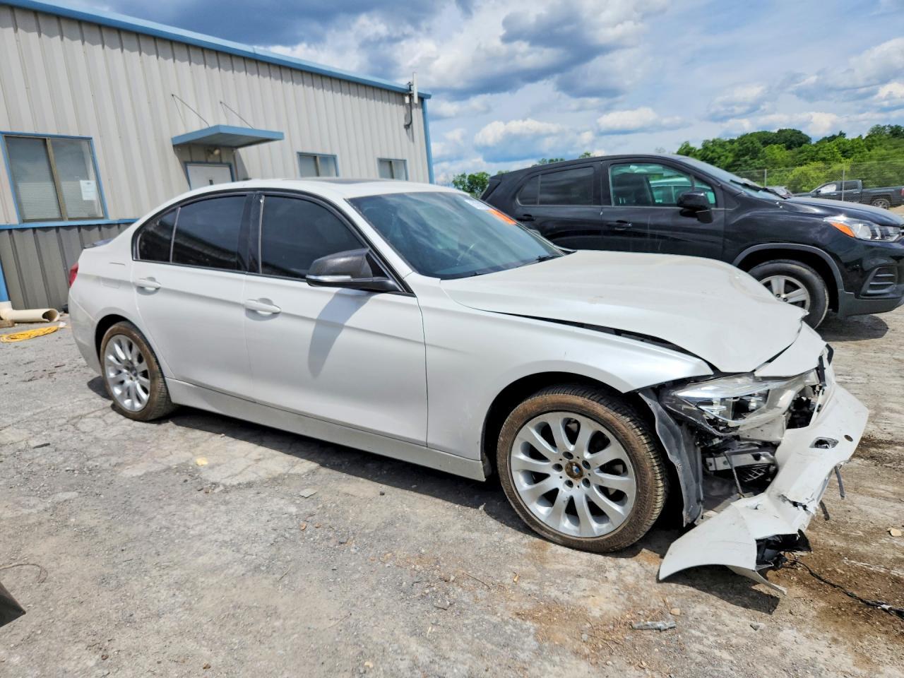 2017 BMW 330 Xi - zdjęcie 4