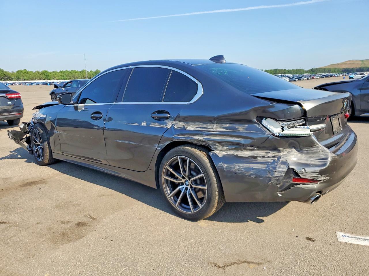 2019 BMW 330Xi - zdjęcie 2