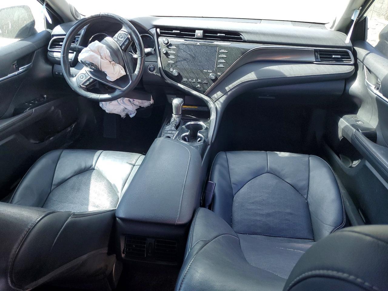2019 Toyota Camry Xse - zdjęcie 8