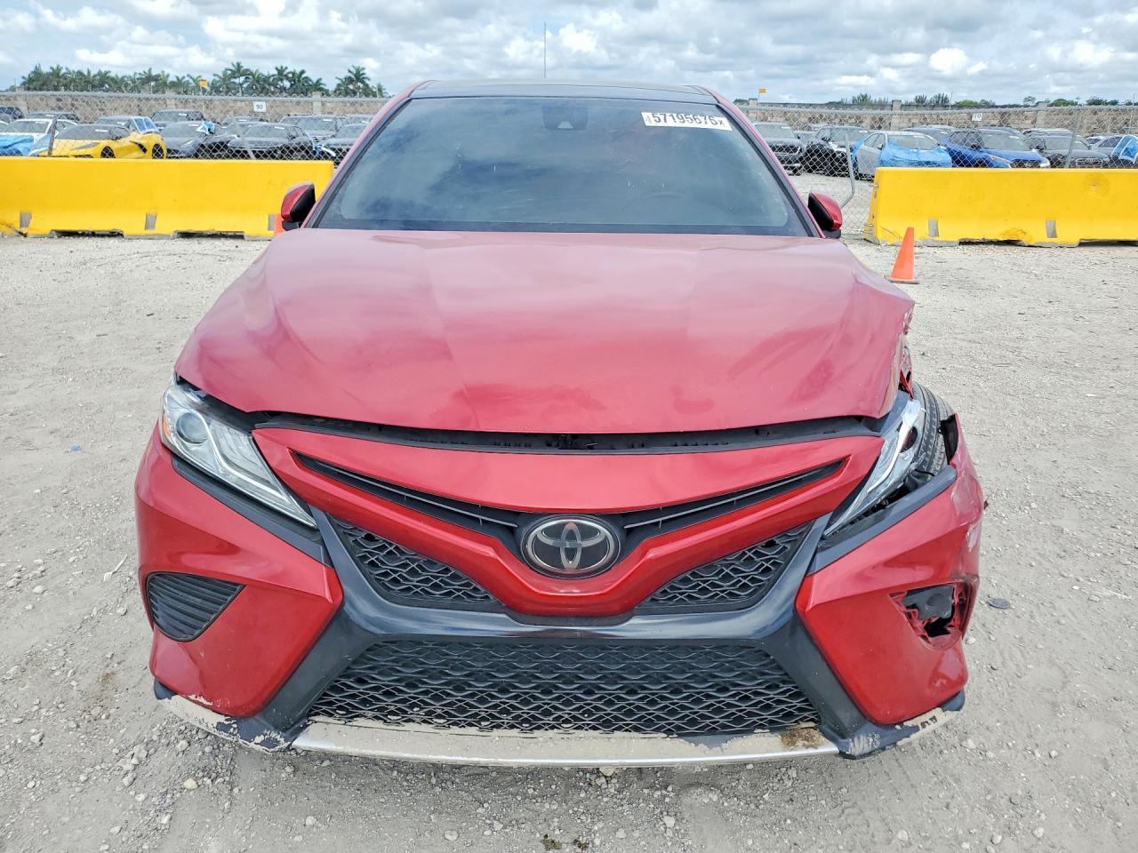 2020 Toyota Camry Xse - zdjęcie 5