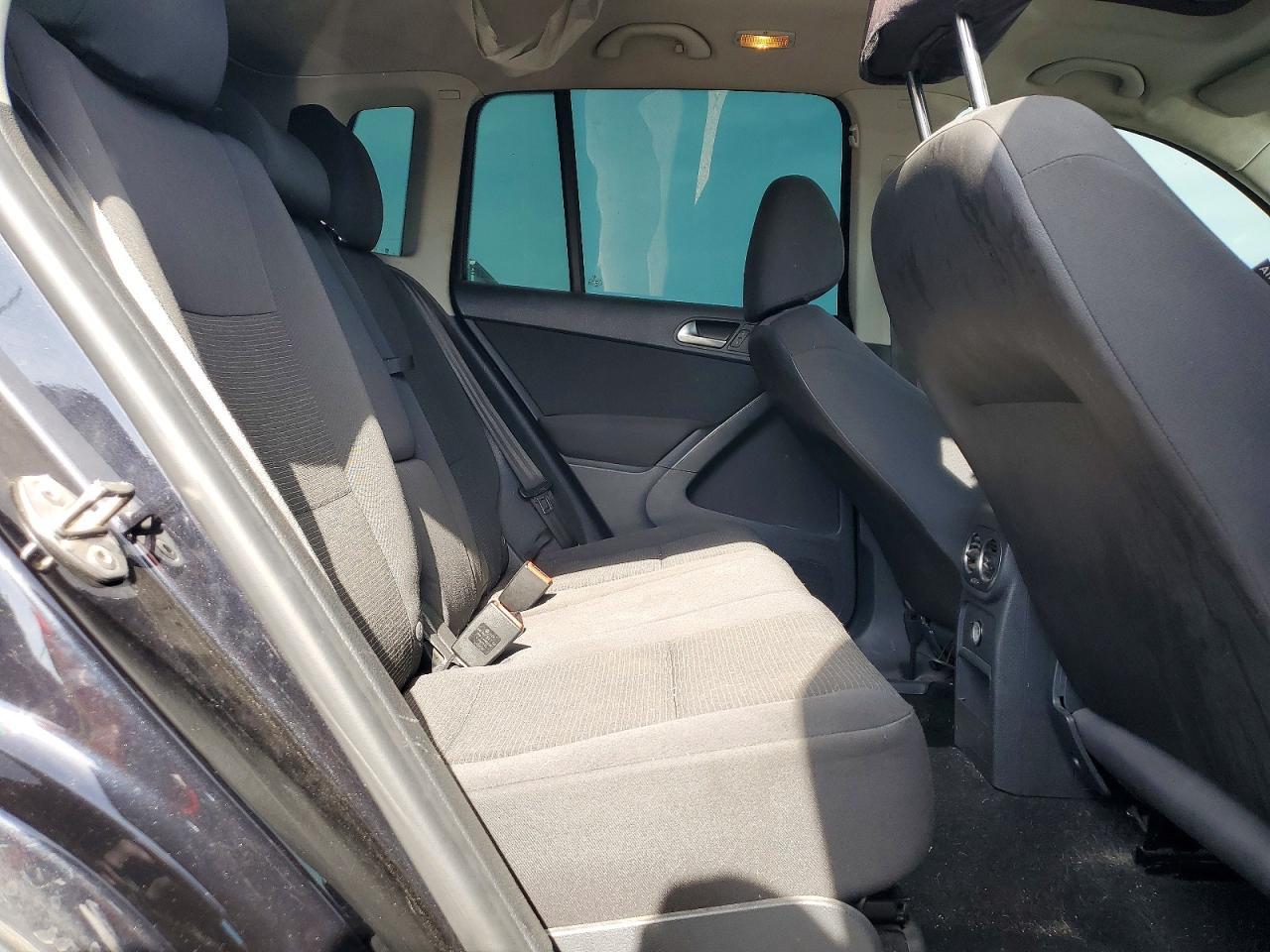 2013 Volkswagen Tiguan S - zdjęcie 10