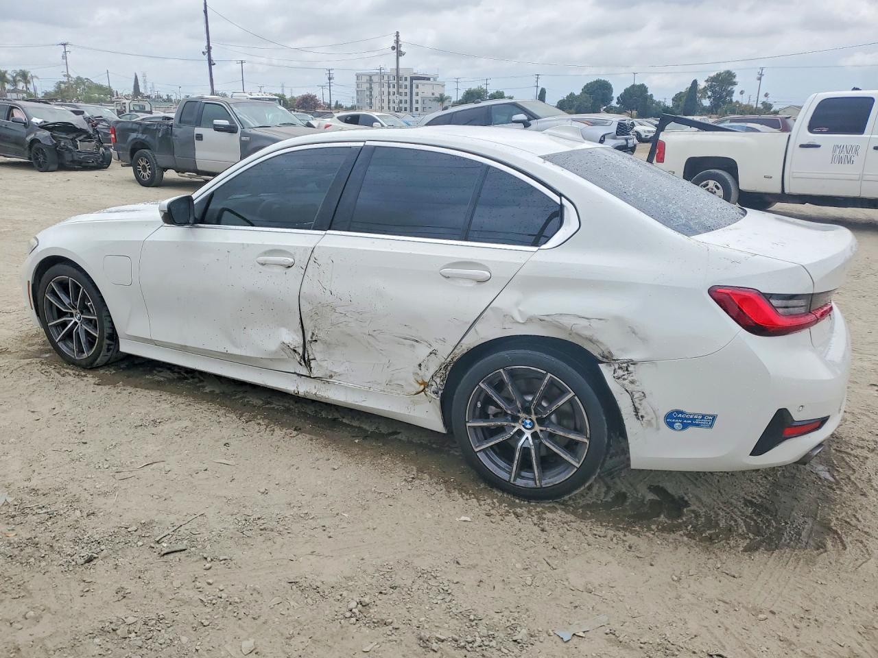 2021 BMW 330E - zdjęcie 2