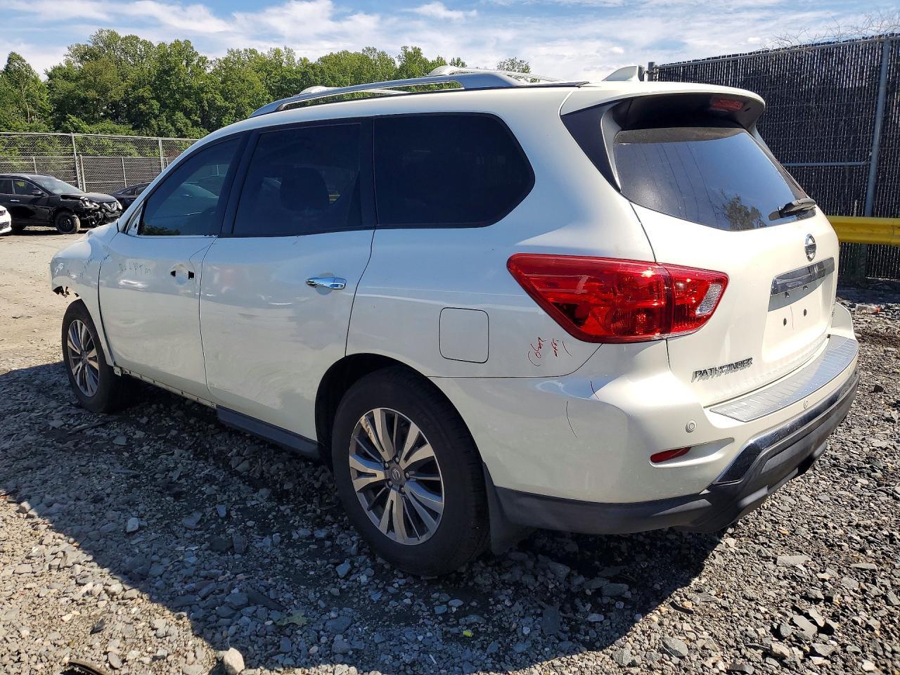 2020 Nissan Pathfinder Sv - zdjęcie 2