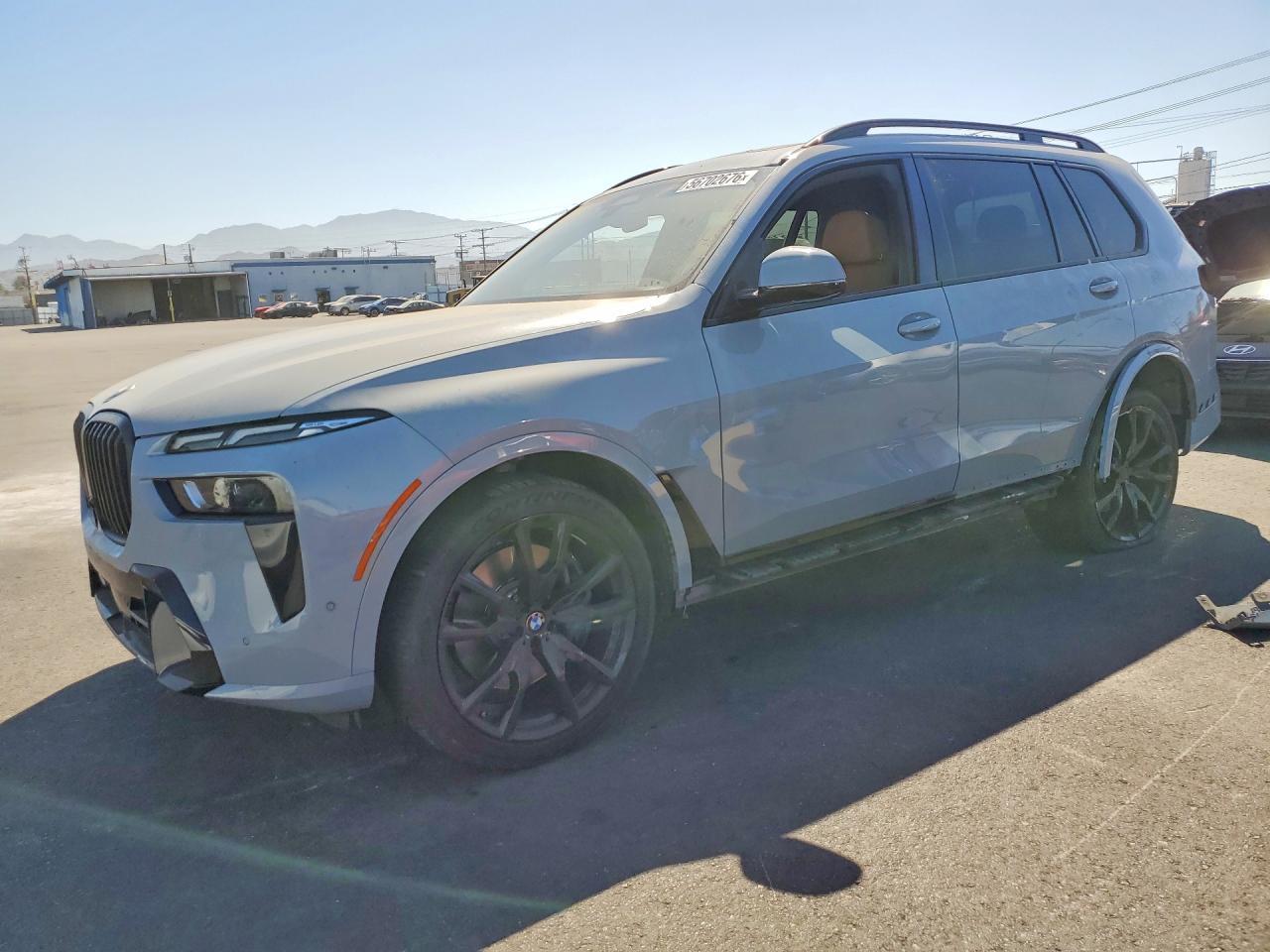 2023 BMW X7 xDrive40I - zdjęcie główne