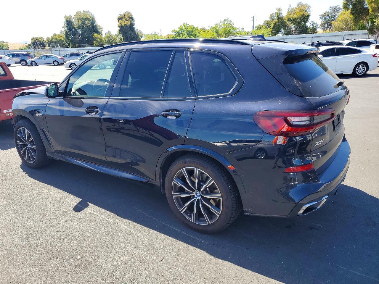2022 BMW X5 xDrive45E - zdjęcie 2