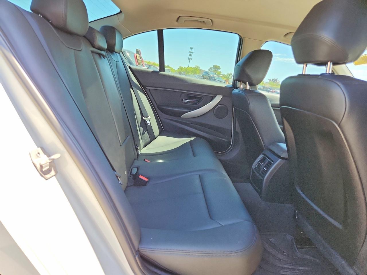 2016 BMW Seria 3 320i - zdjęcie 10