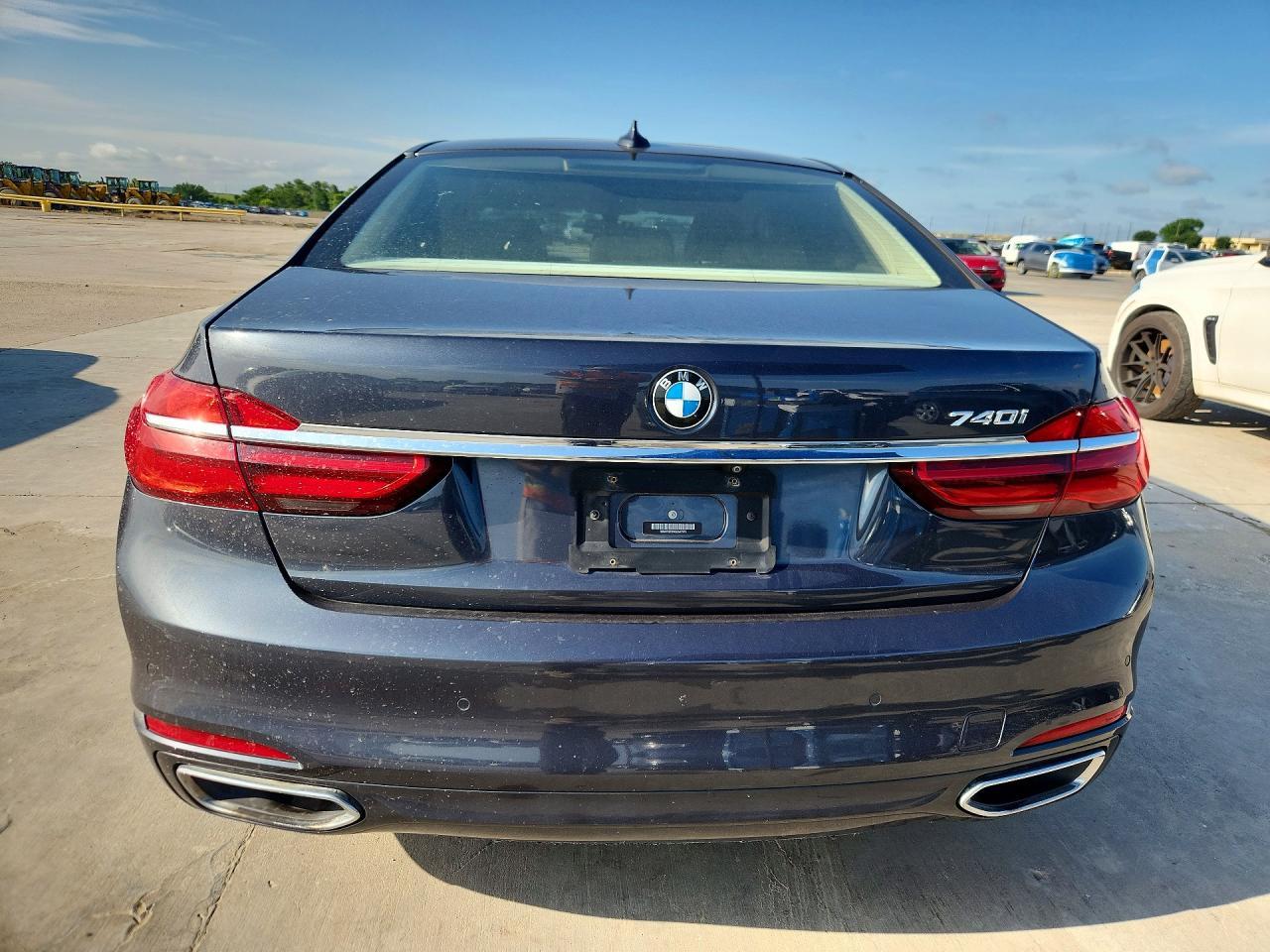 2016 BMW 740 I - zdjęcie 6