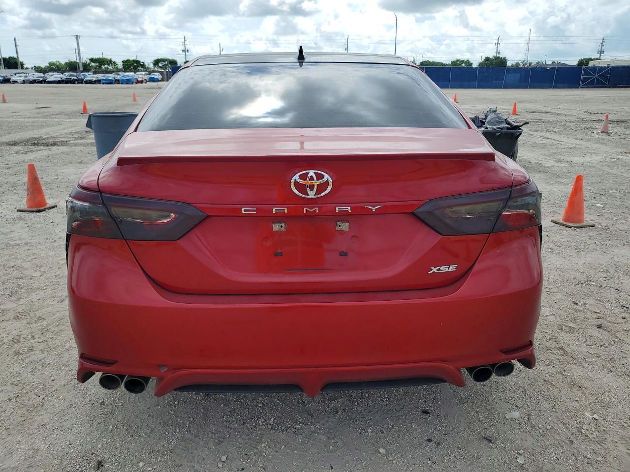 2020 Toyota Camry Xse - zdjęcie 6