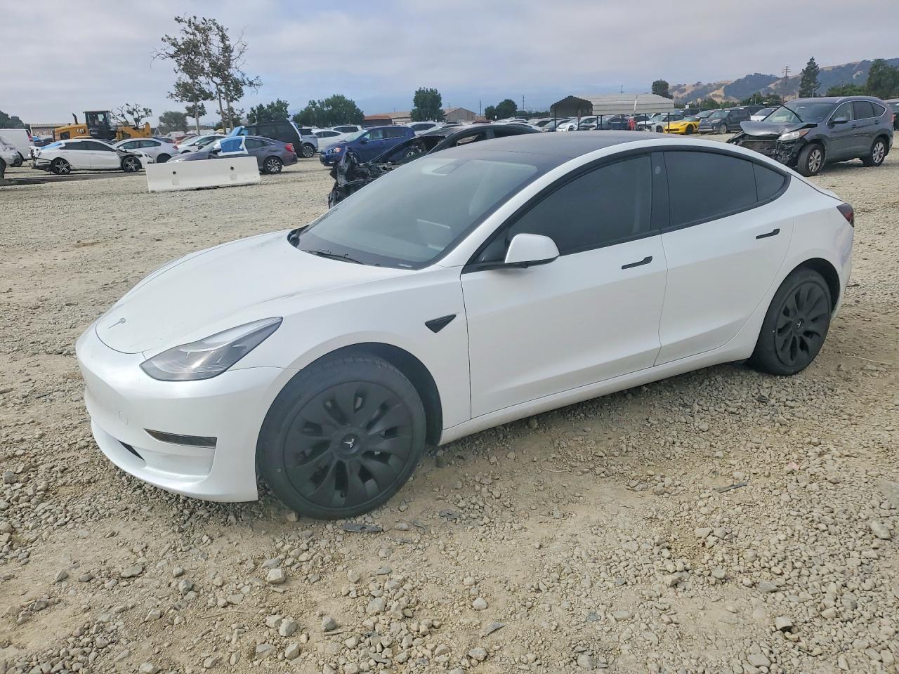 2023 Tesla Model 3 - zdjęcie główne