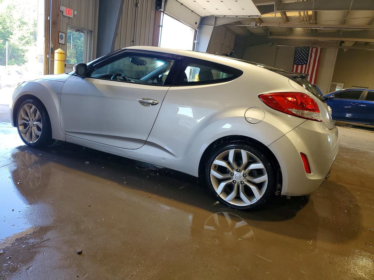 2013 Hyundai Veloster Base - zdjęcie 2