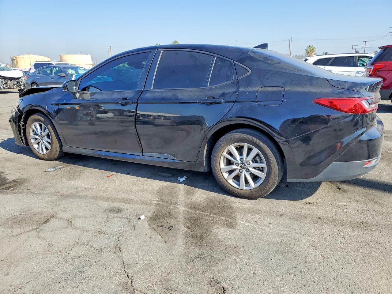 2025 Toyota Camry - zdjęcie 2