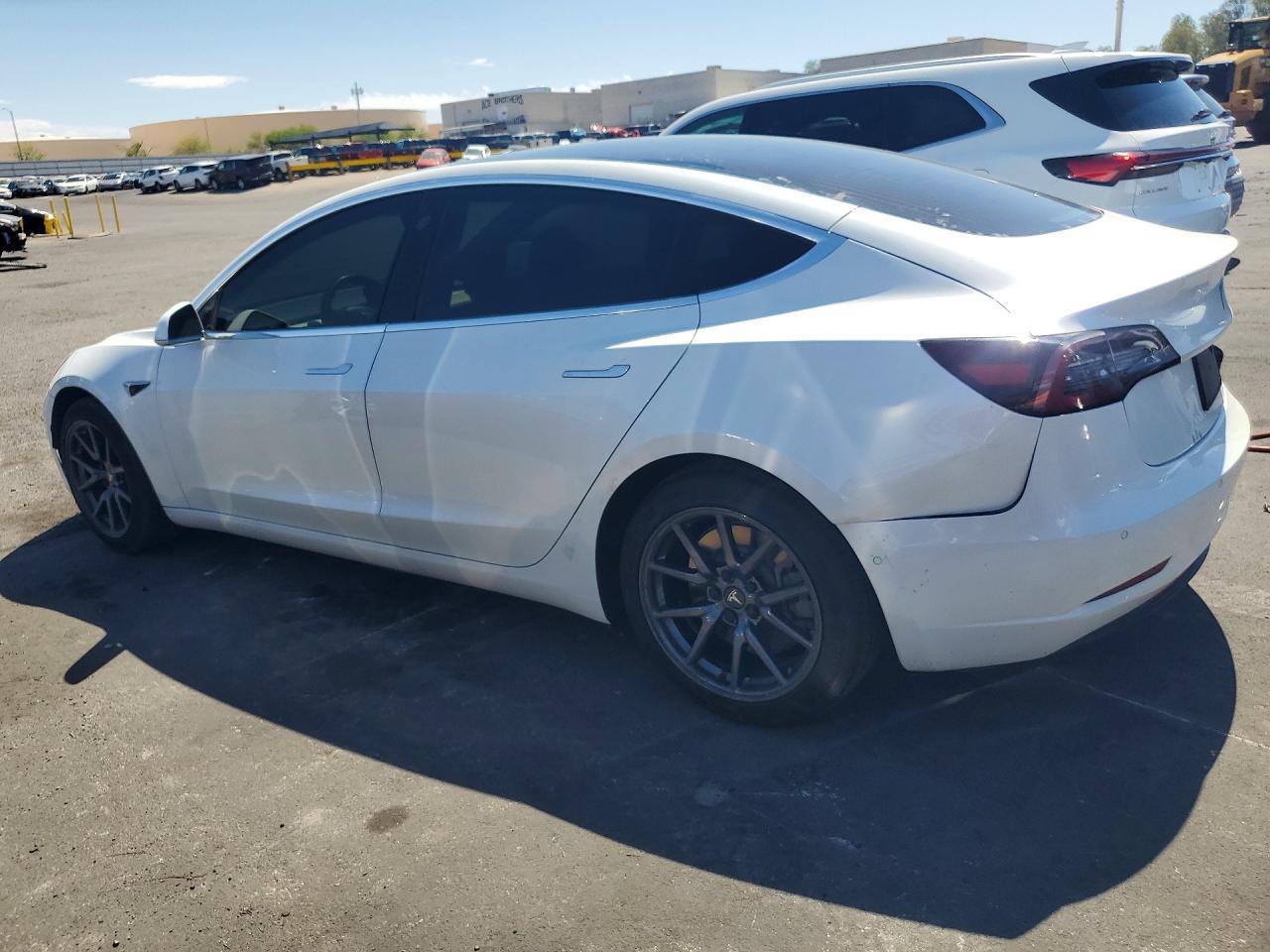 2020 Tesla Model 3 - zdjęcie 2