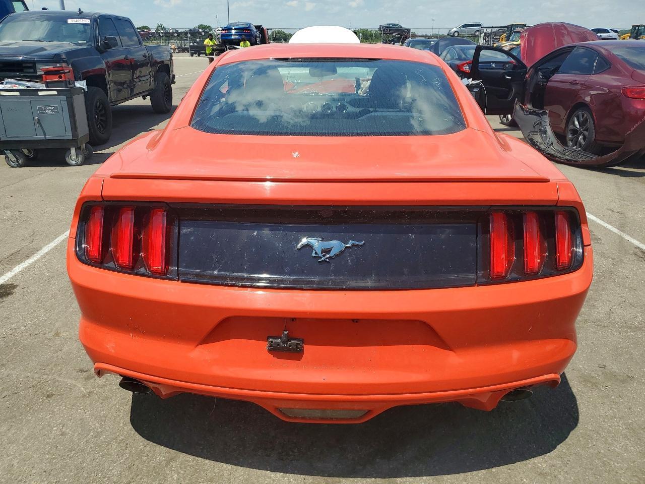 2015 Ford Mustang - zdjęcie 6