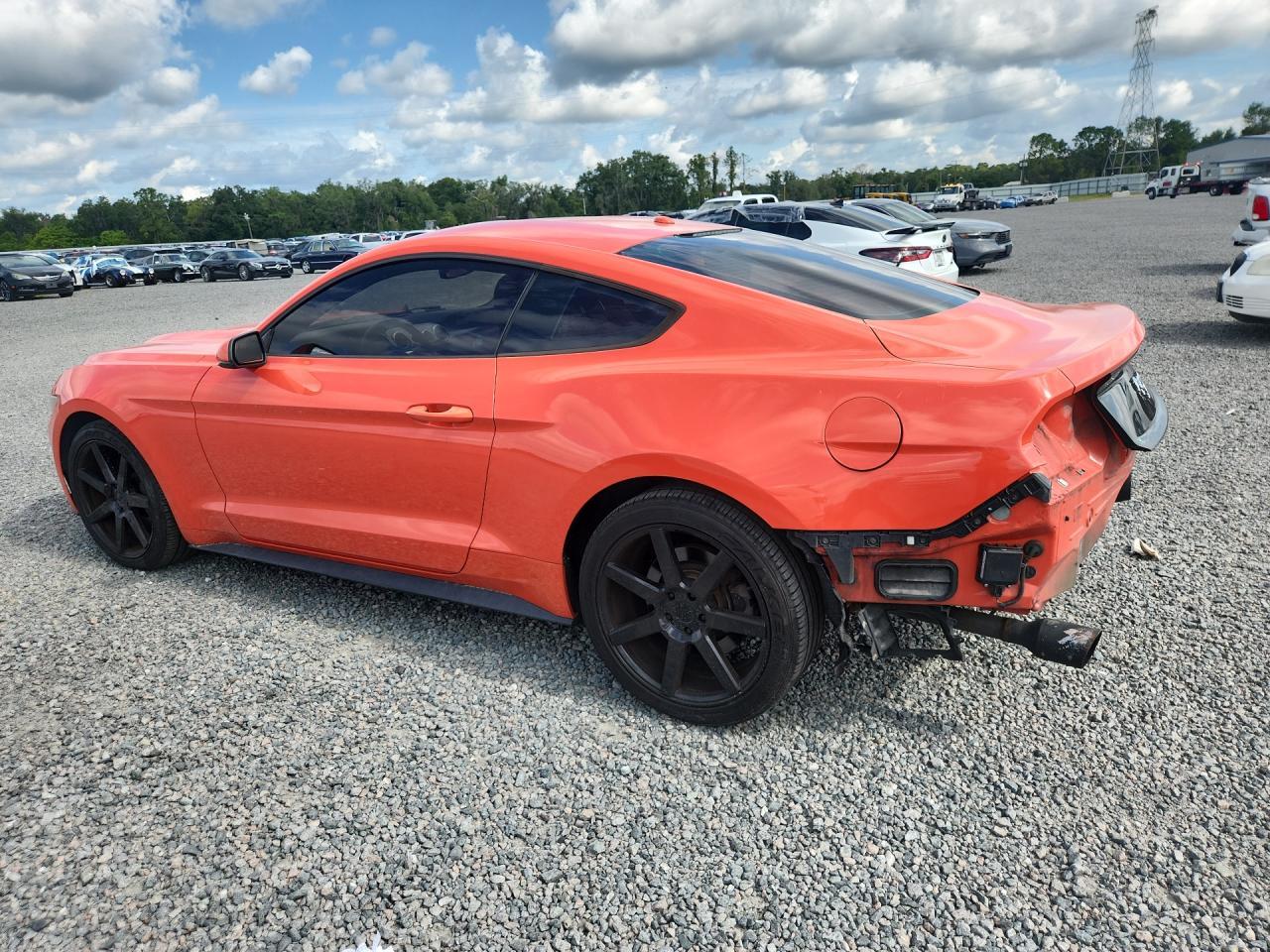 2015 Ford Mustang - zdjęcie 2