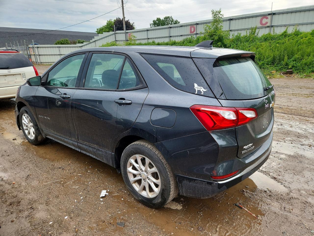 2018 Chevrolet Equinox Ls - zdjęcie 2