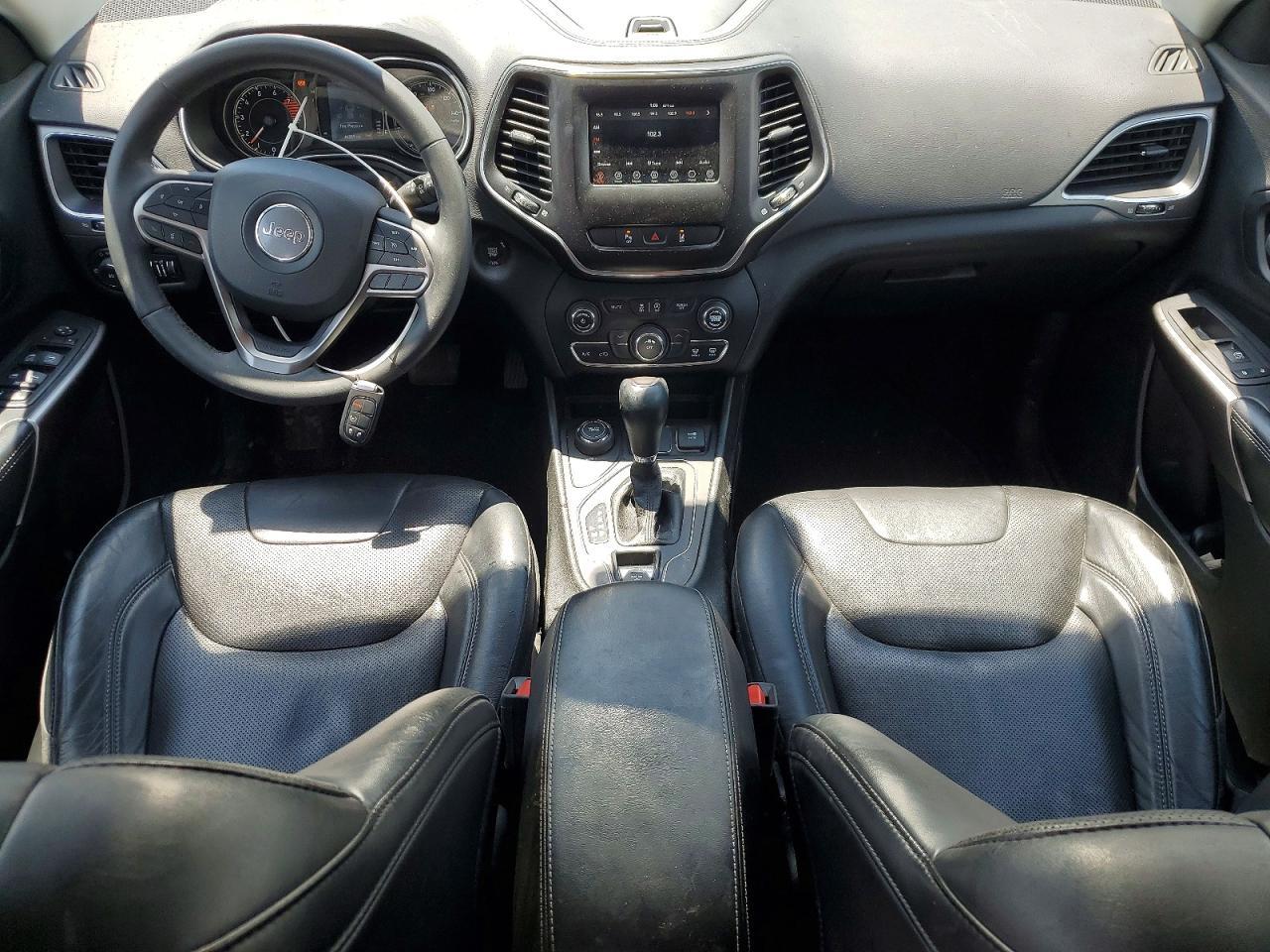 2021 Jeep Cherokee Latitude Lux - zdjęcie 8