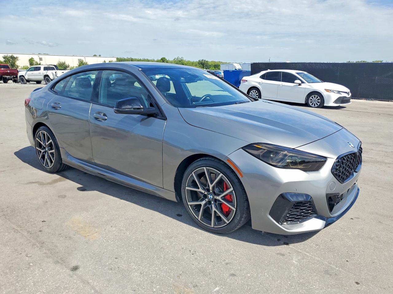 2024 BMW M235Xi - zdjęcie 4