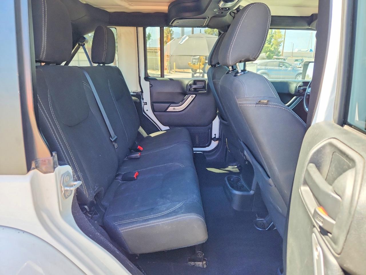 2018 Jeep Wrangler Unlimited Sahara - zdjęcie 11