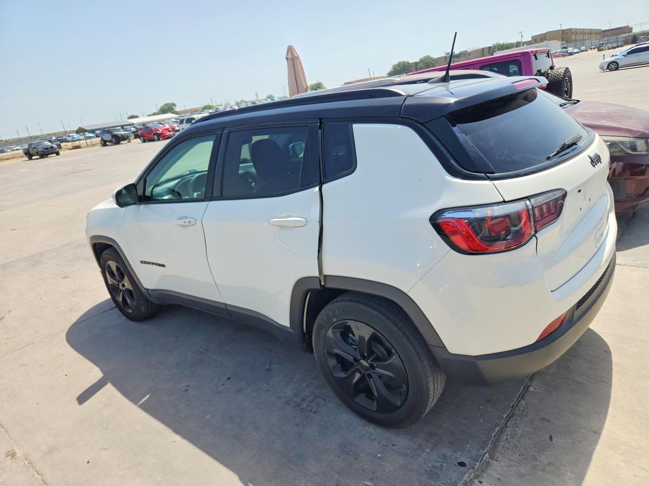 2020 Jeep Compass Latitude - zdjęcie 2