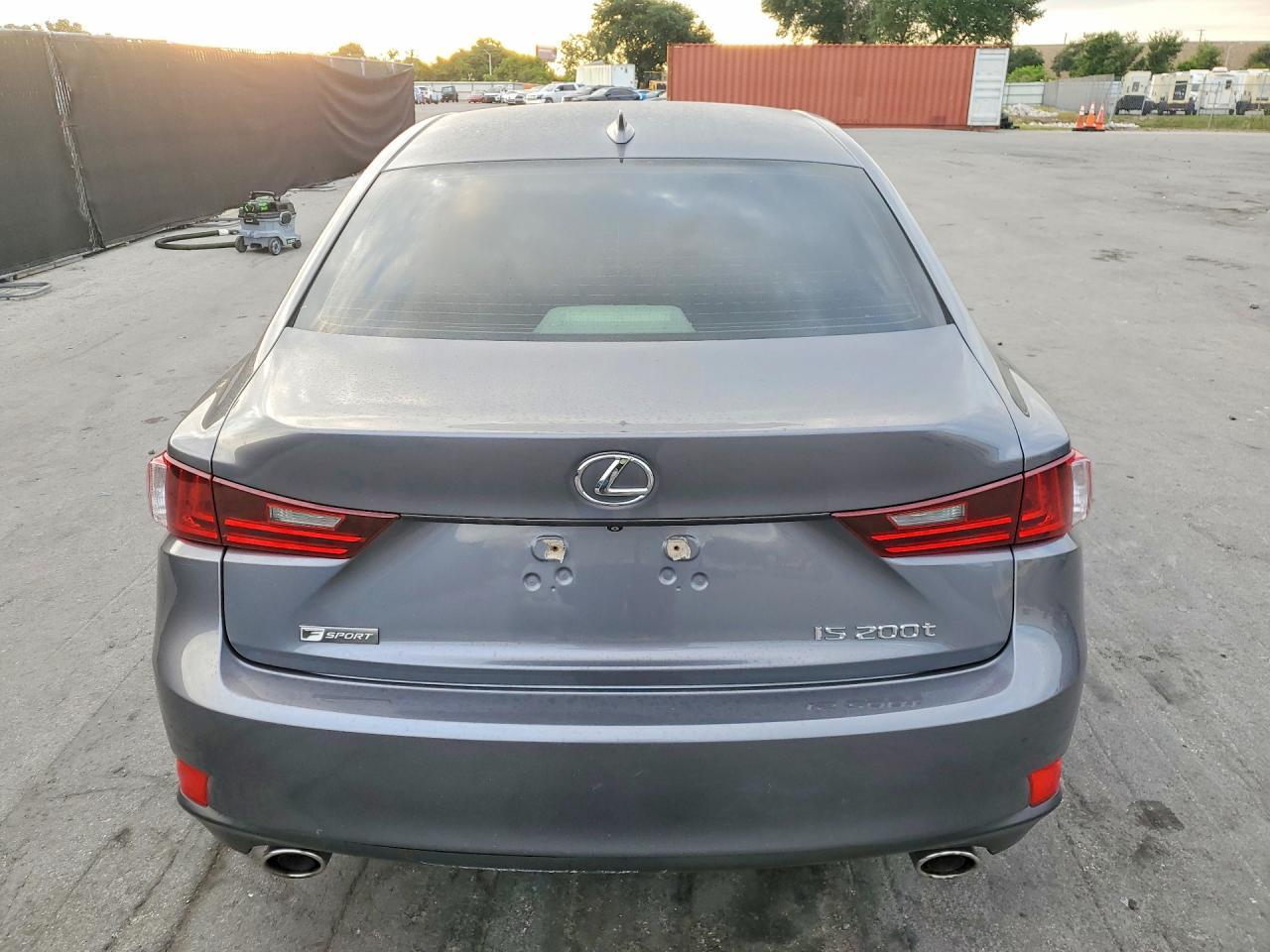 2016 Lexus Is 200T - zdjęcie 6