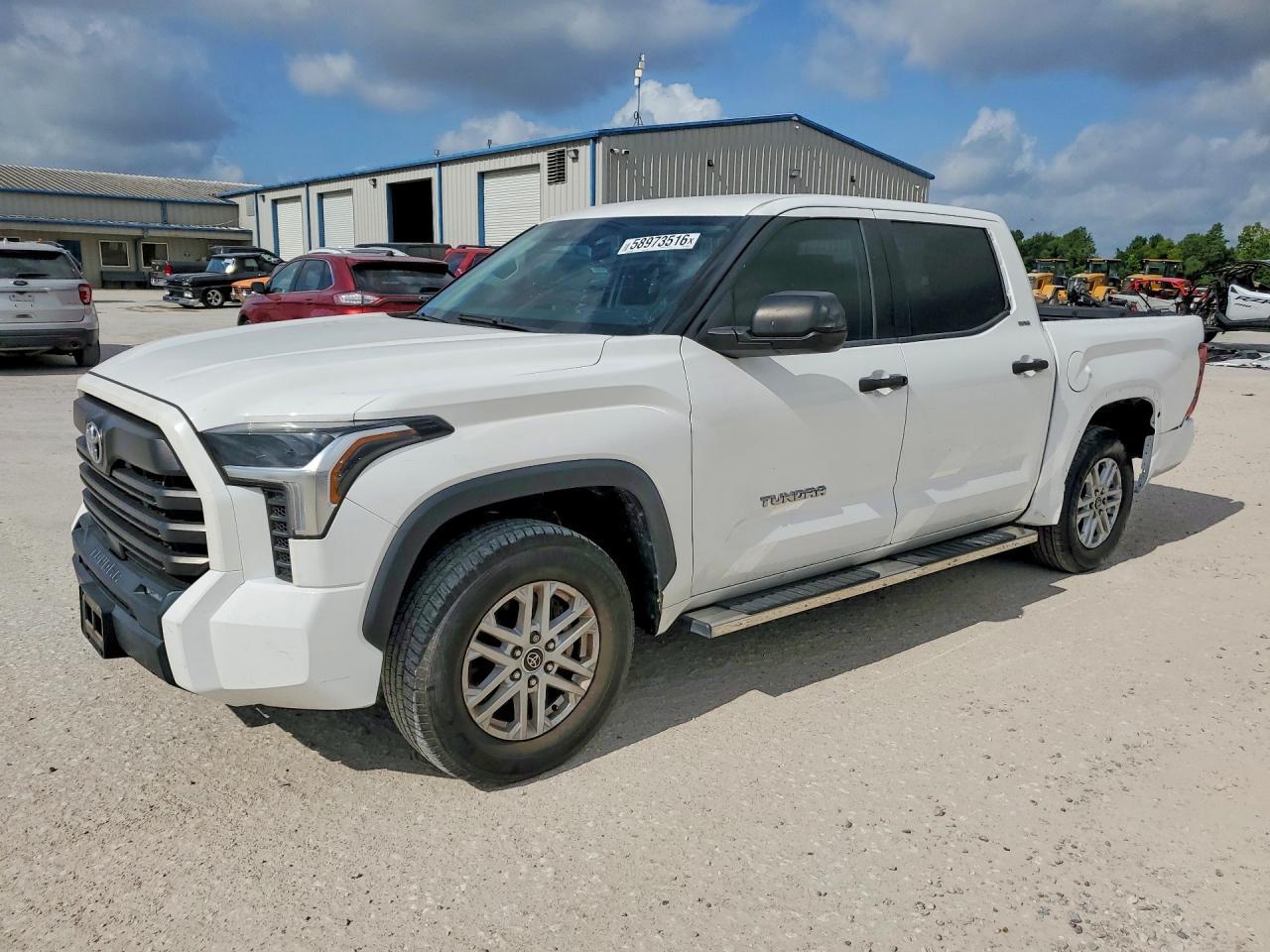 2022 Toyota Tundra Sr5 - zdjęcie główne