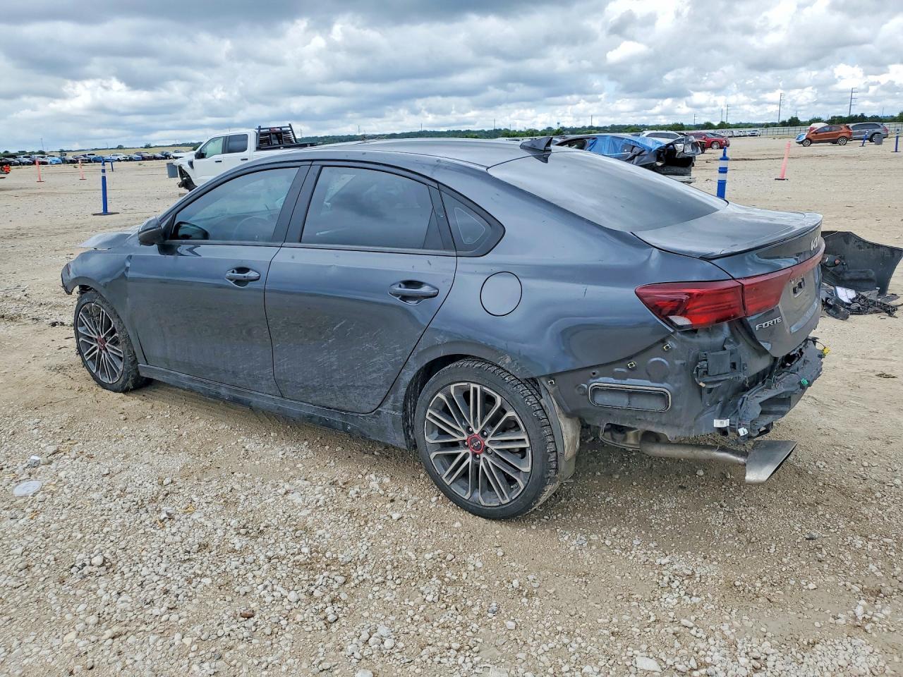 2023 Kia Forte Gt - zdjęcie 2