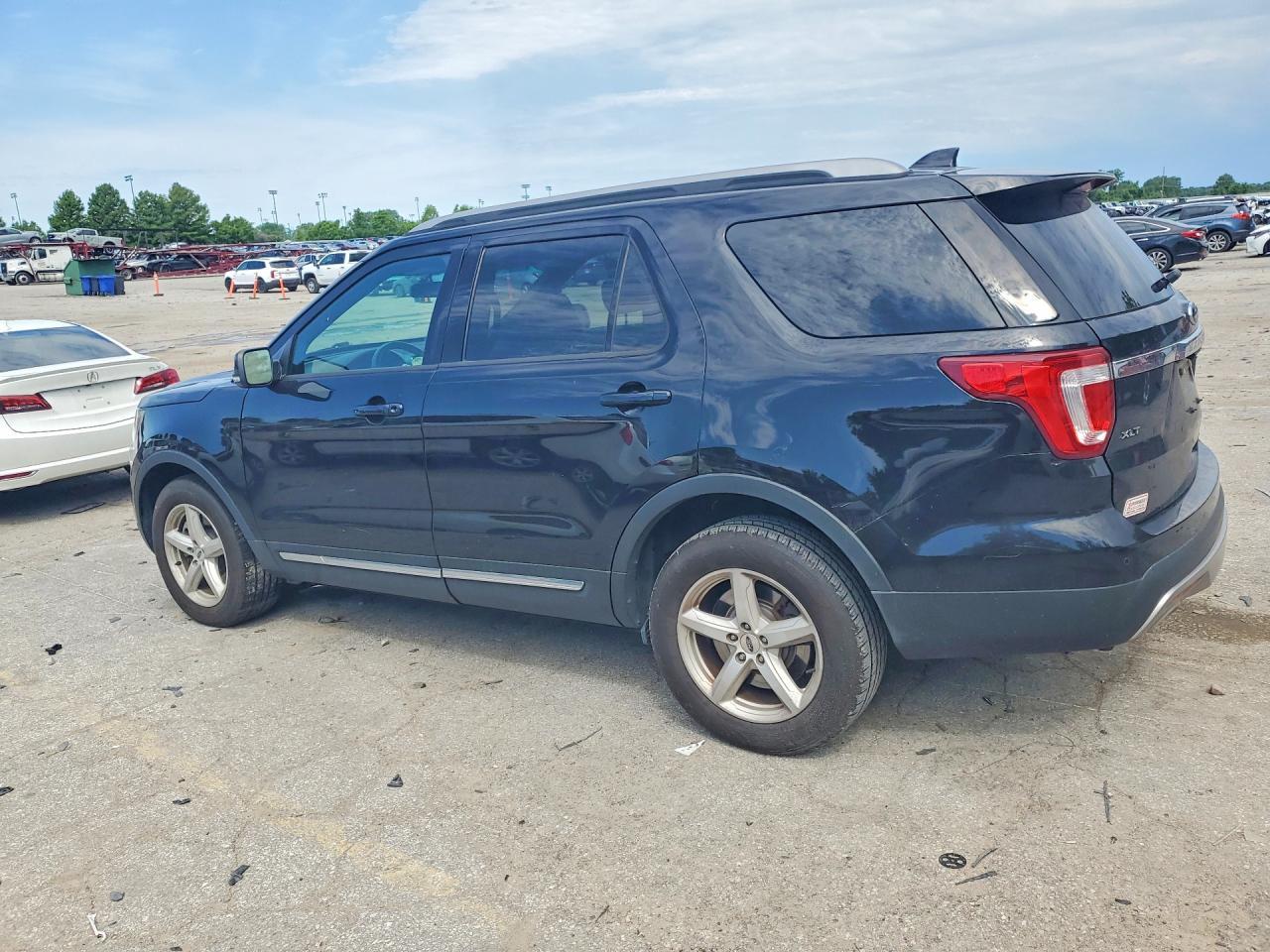 2017 Ford Explorer Xlt - zdjęcie 2