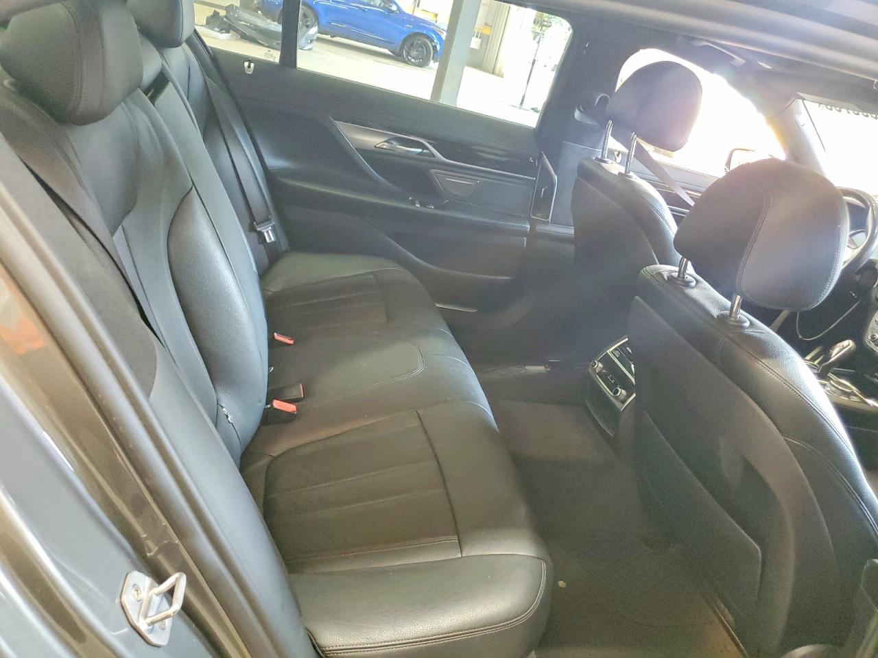 2019 BMW 740 I - zdjęcie 10