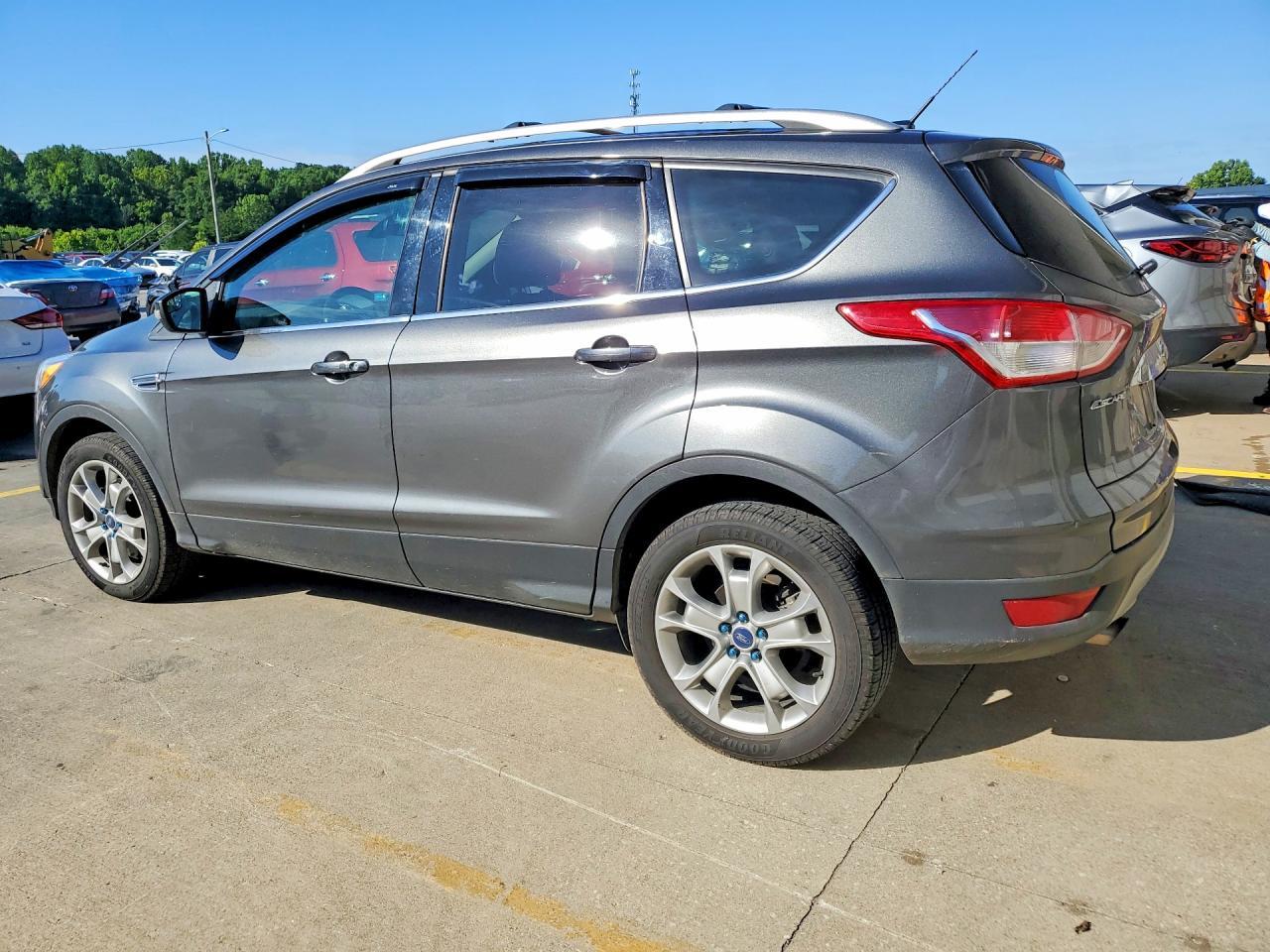 2016 Ford Escape Titanium - zdjęcie 2