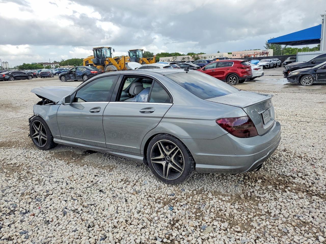 2014 Mercedes-Benz C 250 - zdjęcie 2