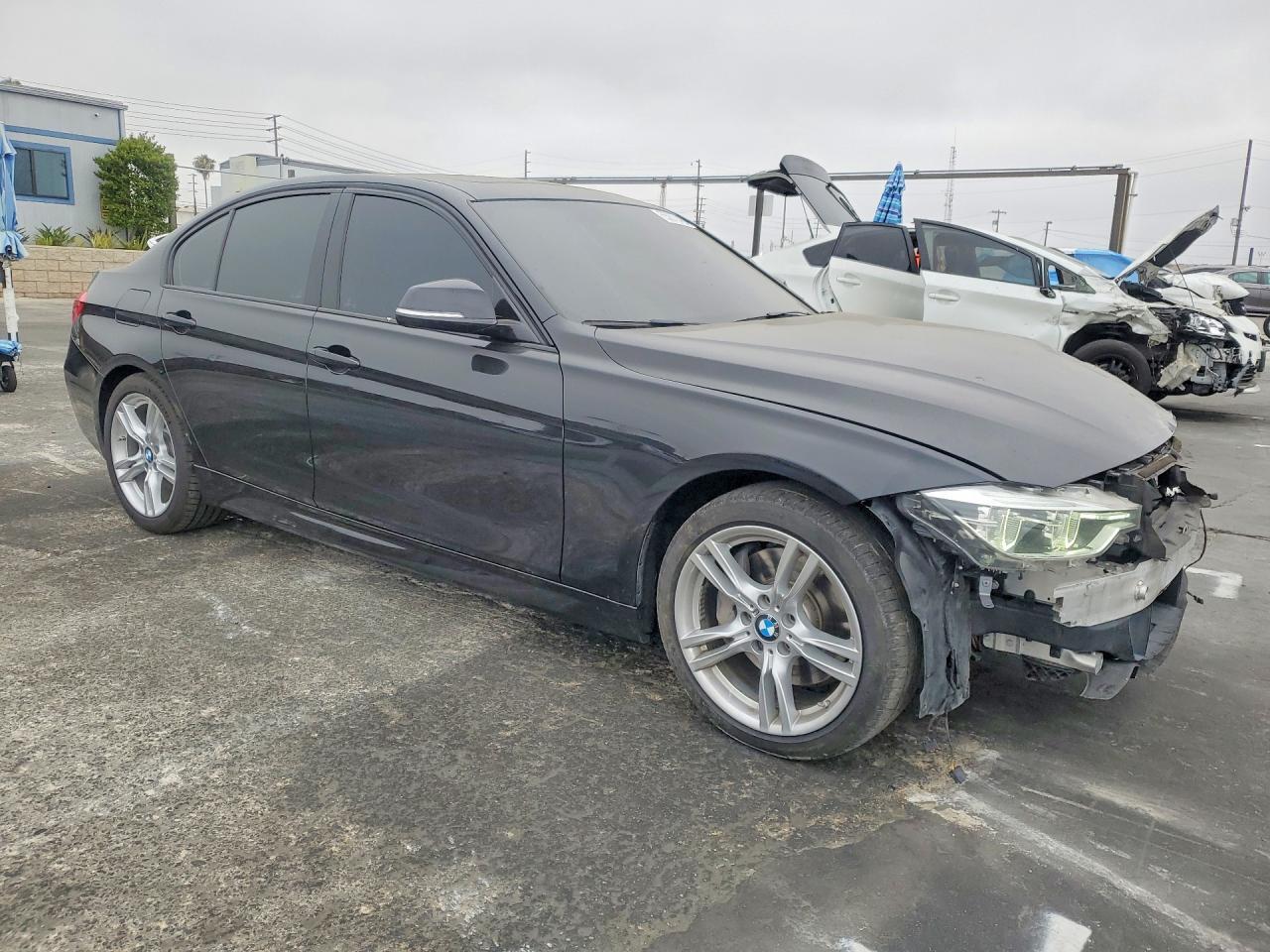 2017 BMW 330 I - zdjęcie 4