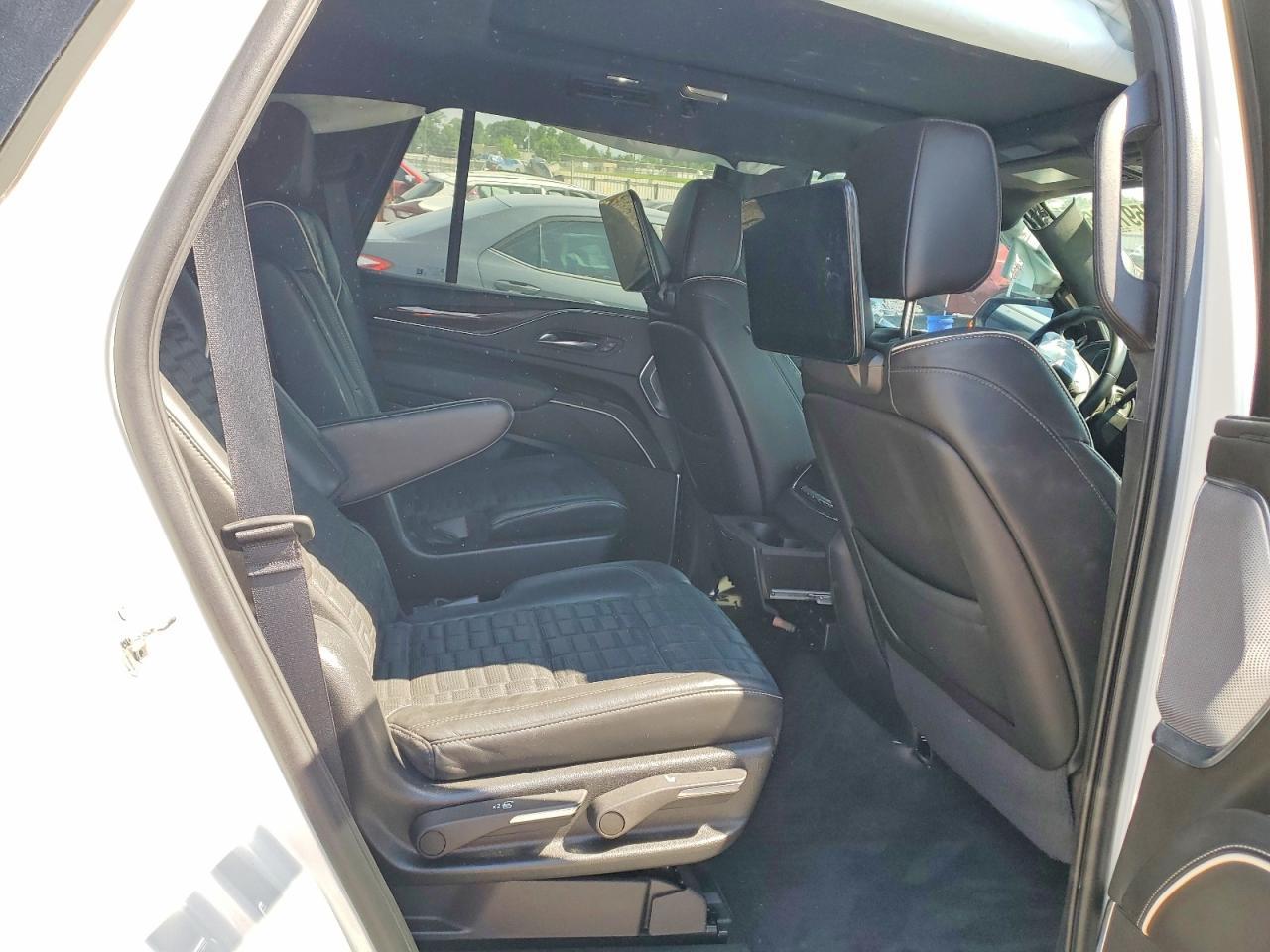2022 Cadillac Escalade Sport Platinum - zdjęcie 11