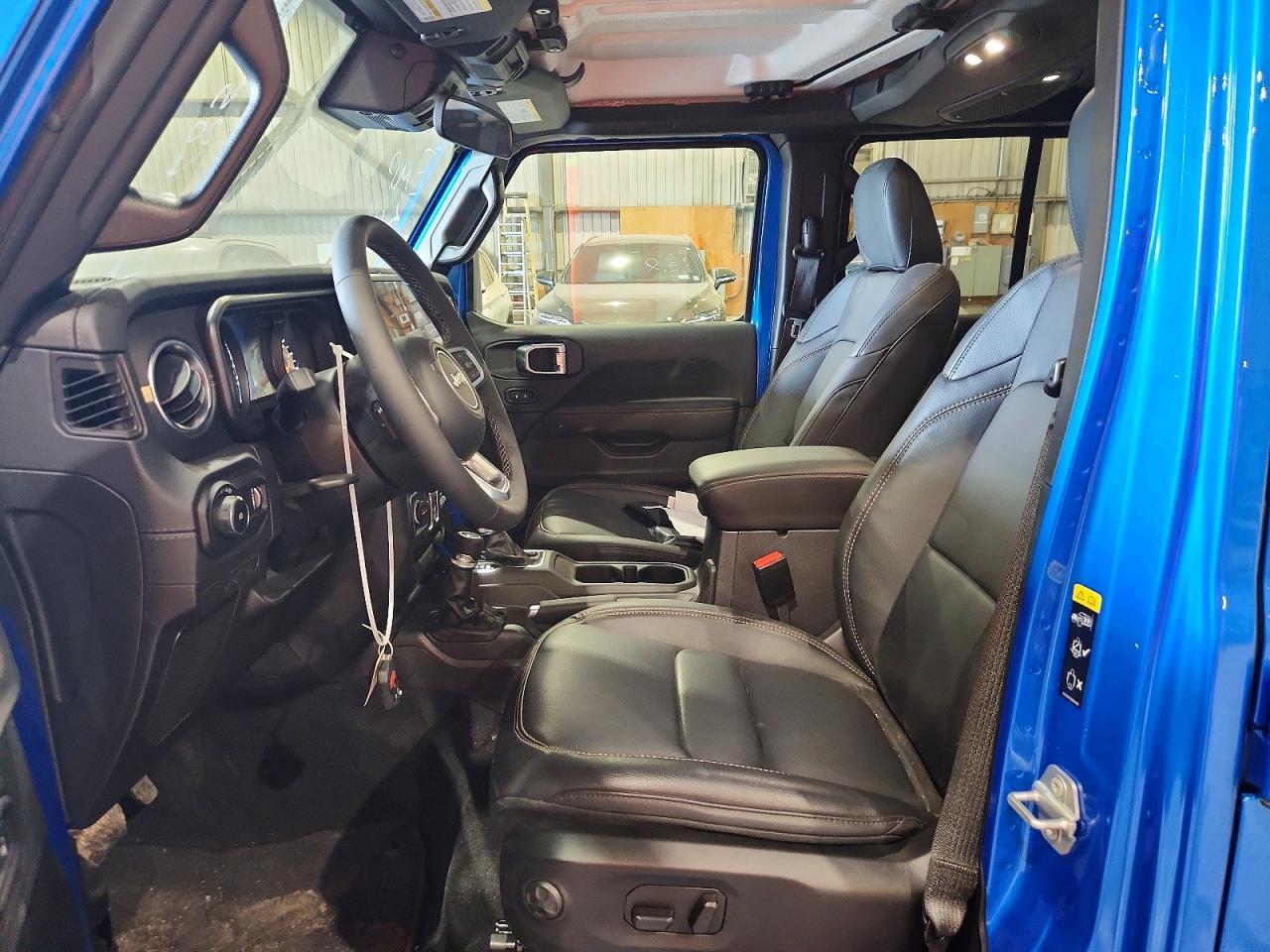 2025 Jeep Wrangler Sahara - zdjęcie 7
