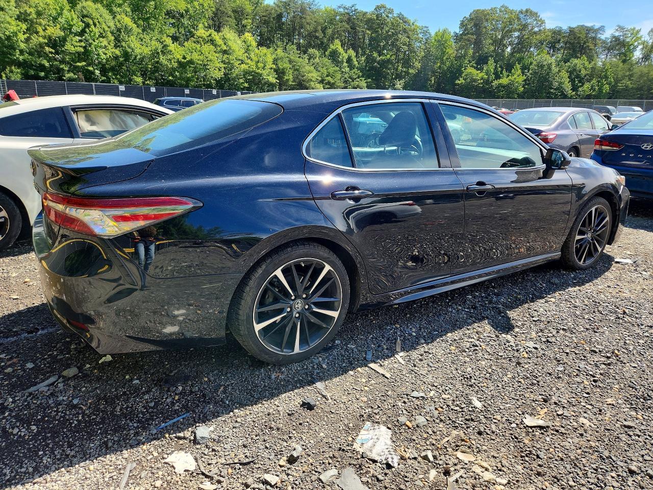 2018 Toyota Camry Xse - zdjęcie 3