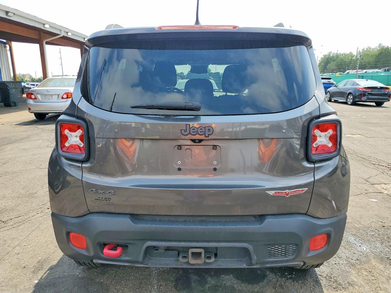 2016 Jeep Renegade Trailhawk - zdjęcie 6