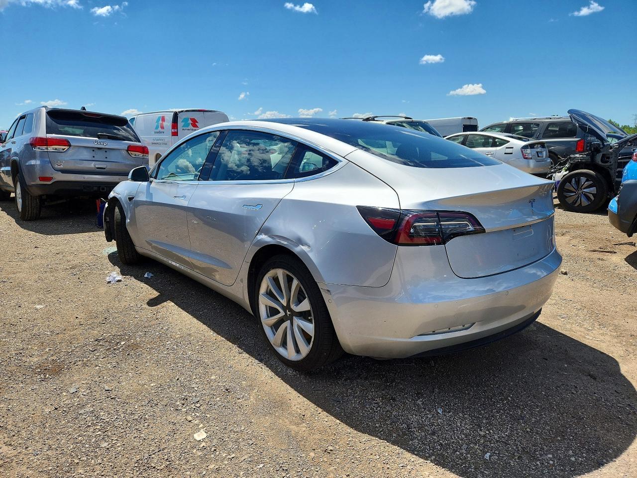 2018 Tesla Model 3 - zdjęcie 2
