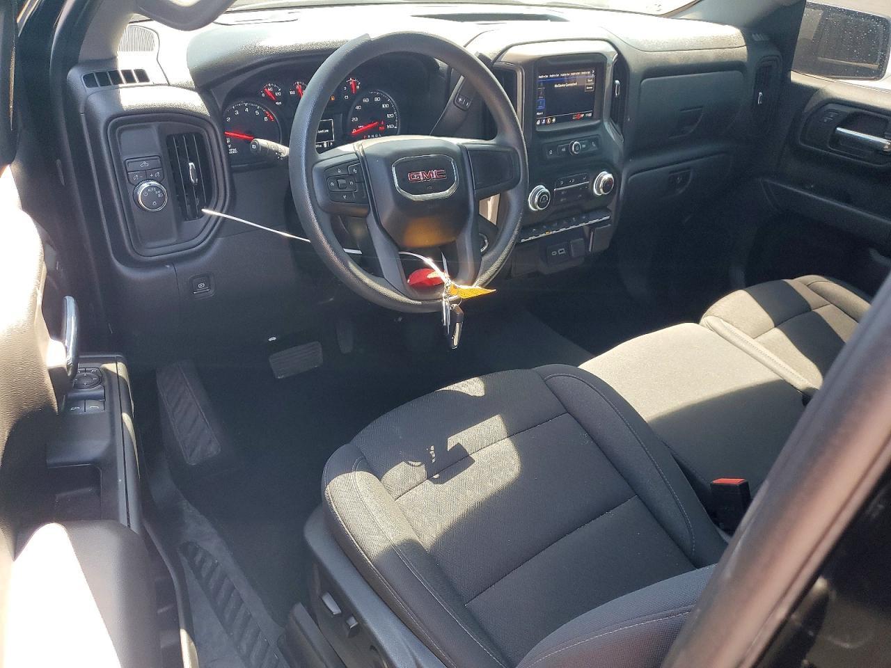 2026 GMC Sierra C1500 - zdjęcie 8