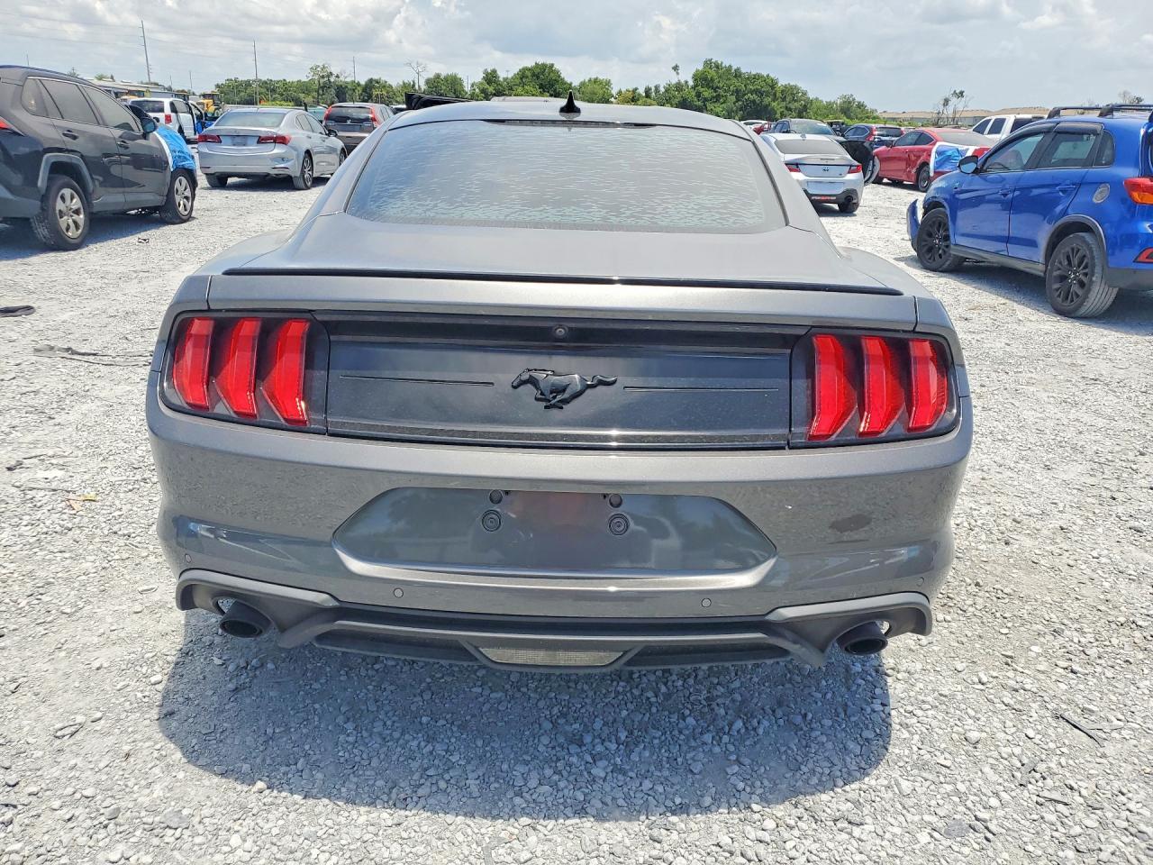 2021 Ford Mustang - zdjęcie 6
