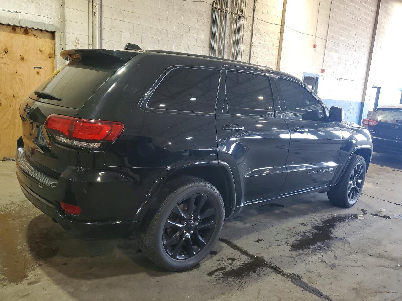 2018 Jeep Grand Cherokee Laredo - zdjęcie 3