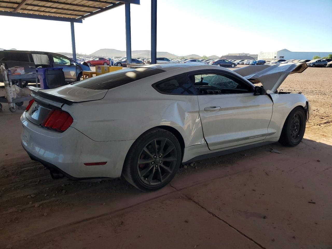 2015 Ford Mustang - zdjęcie 3